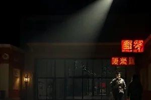 《琥珀时刻》暖黄色调的咖啡馆午后封面