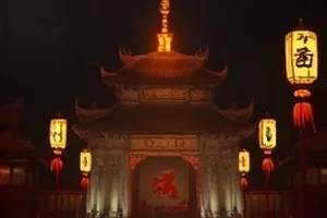 《玻璃温室》家庭餐桌对话场景封面